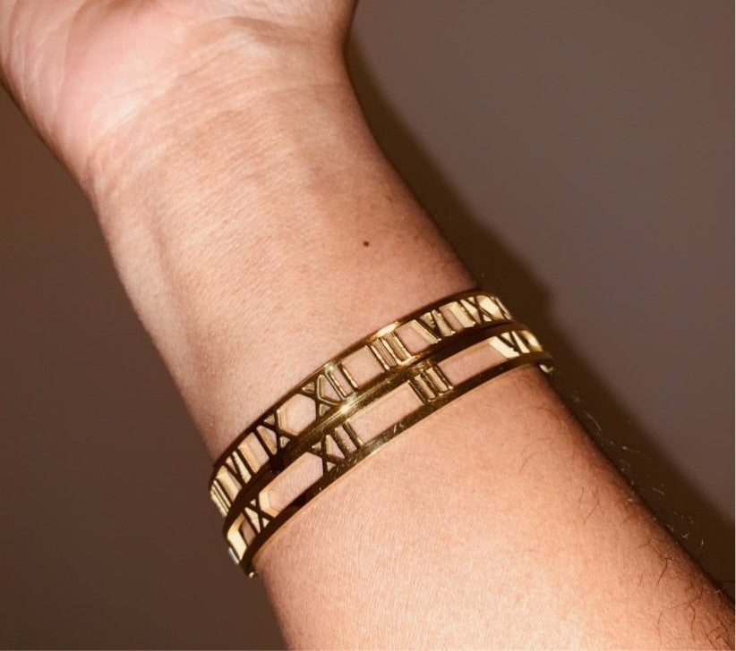 Amazon.com: AIKESIWAI Roman Numeral Bracelet, Roman Numeral Series Bracelet,  Zircon Inlaid Fashion Bracelet, Gold Roman Bracelet, Number Bracelet,Fashion  Ladies Bracelet(Gold): Clothing, Shoes & Jewelry